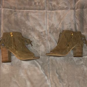 Olive Fringe Wedges